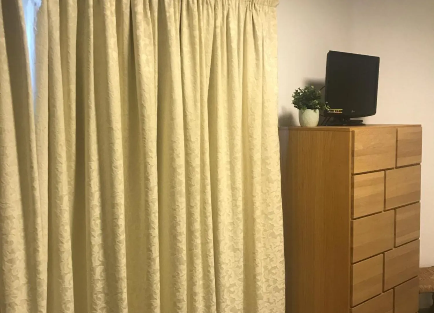 Habitacion Deluxe Con Bano Privado En Atalaya Apartagolf, Estepona