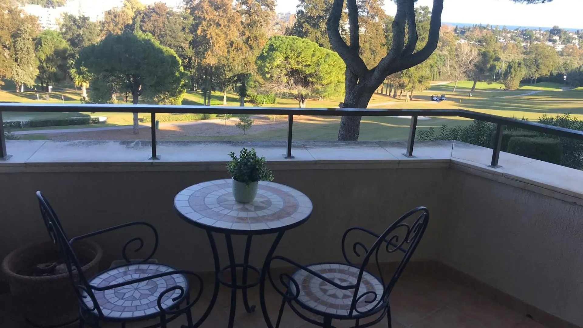 Habitacion Deluxe Con Bano Privado En Atalaya Apartagolf, Estepona Homestay